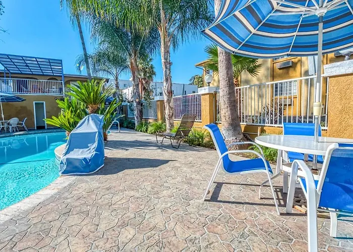 Hollywood City Inn