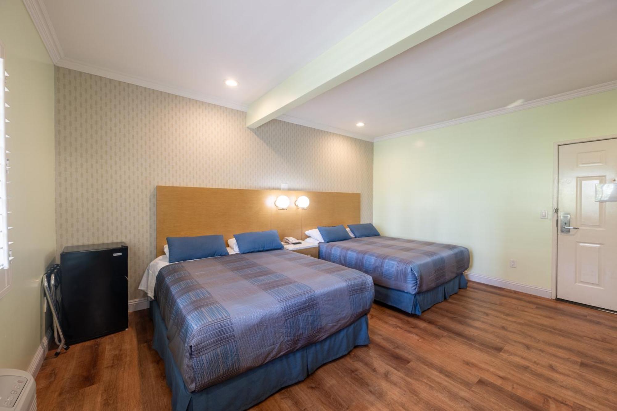 Hollywood Motel 2*