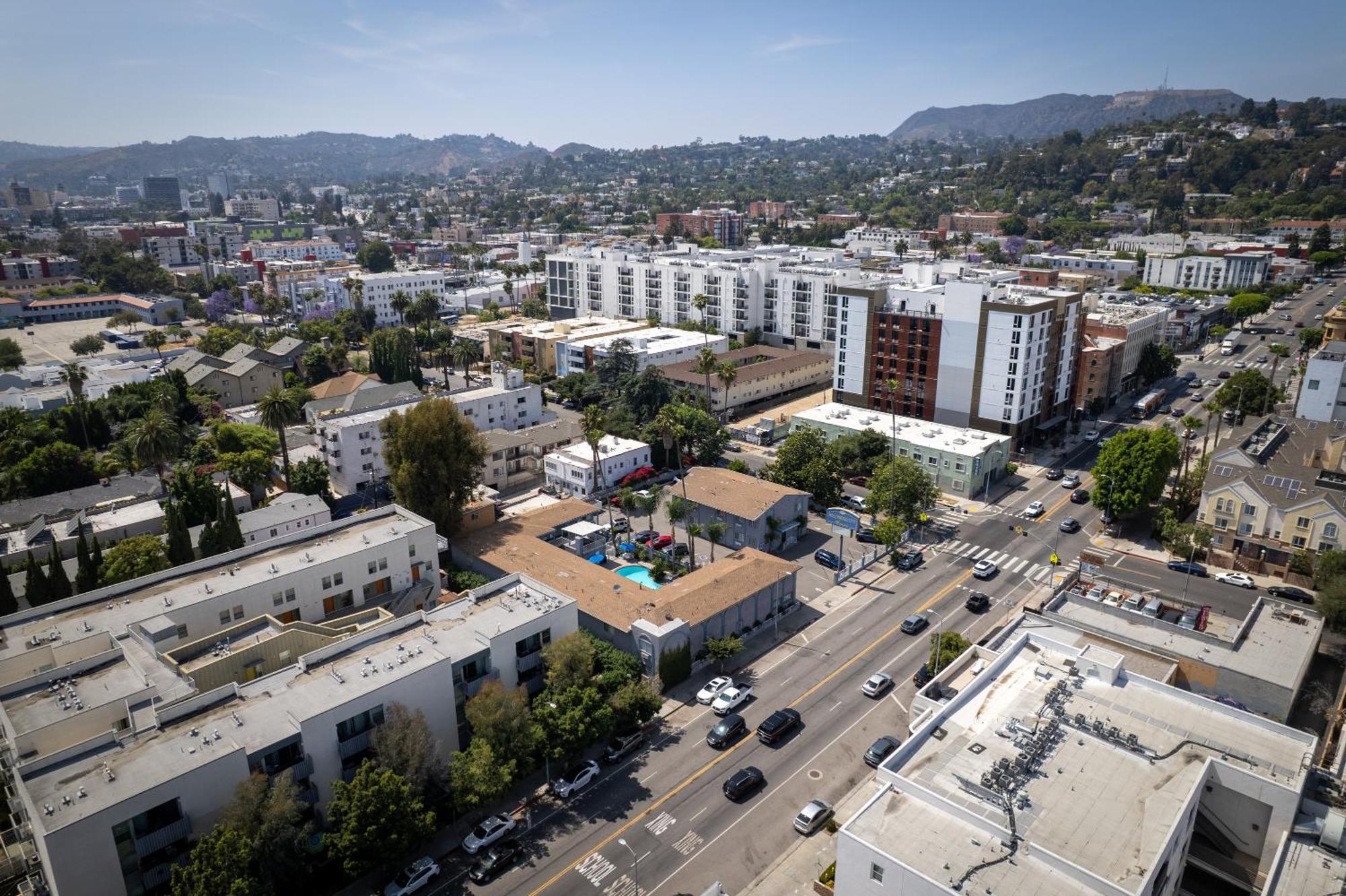 Hollywood 2* Los Angeles