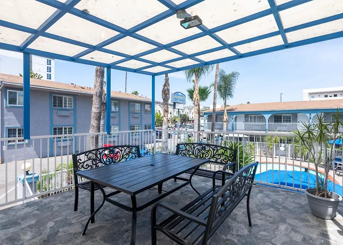 Hollywood City Inn