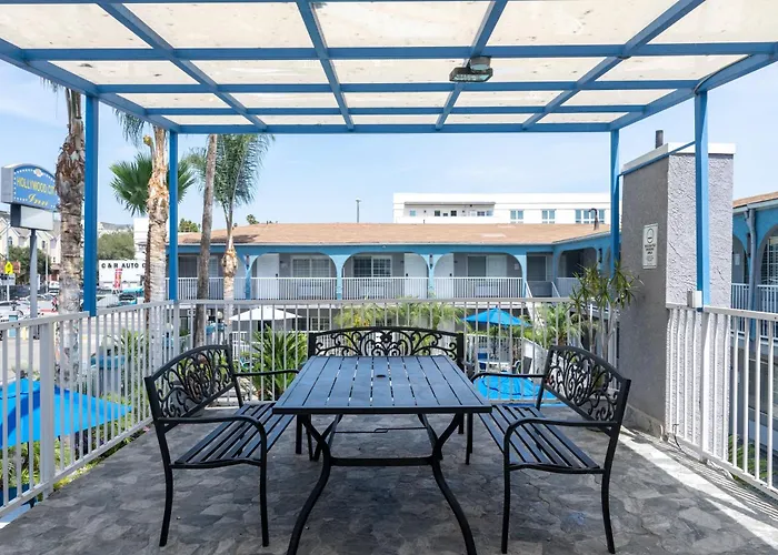 Hollywood City Inn
