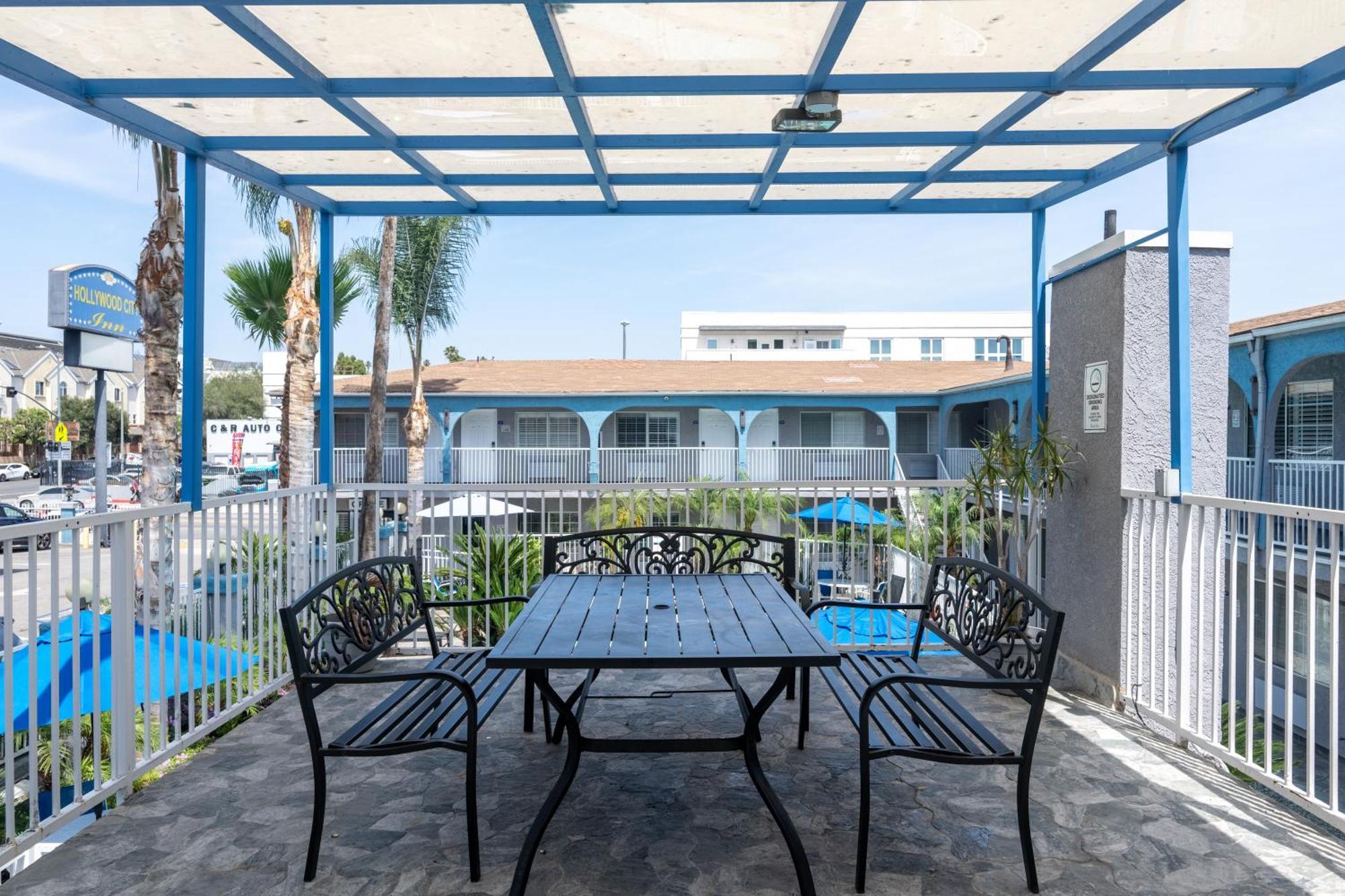Hollywood Motel 2*
