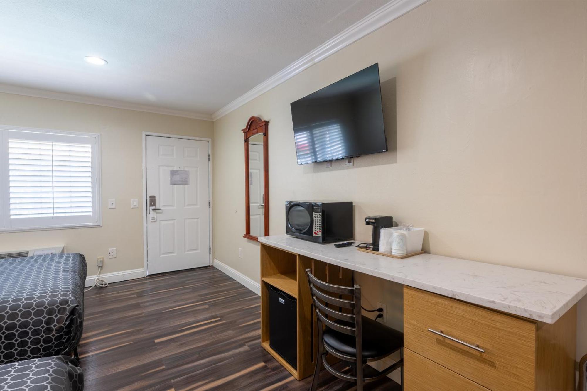 Hollywood Motel 2*